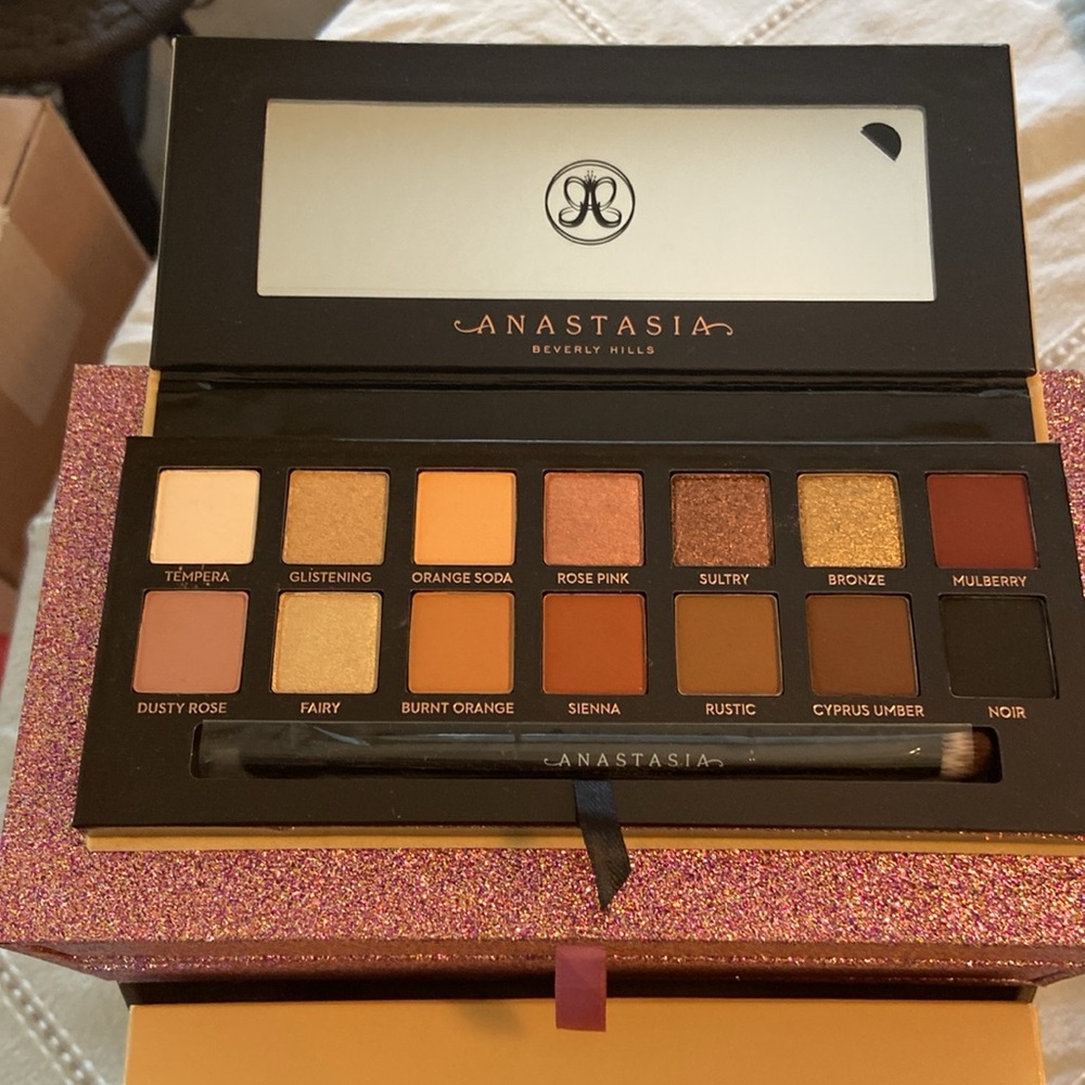 Anastasia Soft Glam Set Beautiful